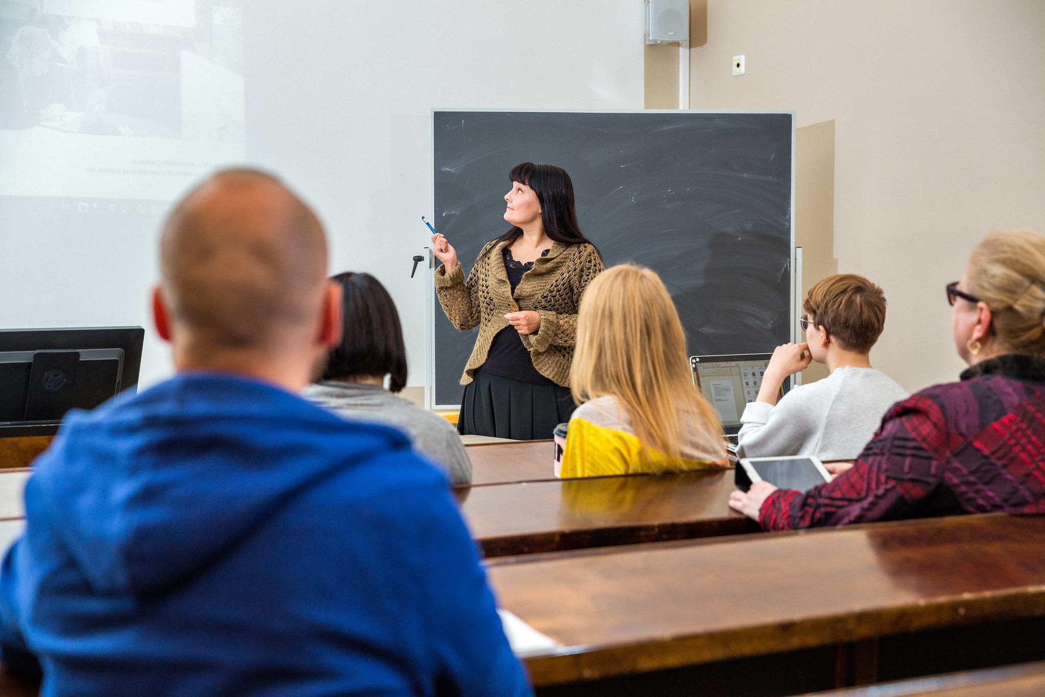 Terveisiä valtuustosta: Koulutuspaikkojen määrät eivät riitä – sakkaavatko palvelut?